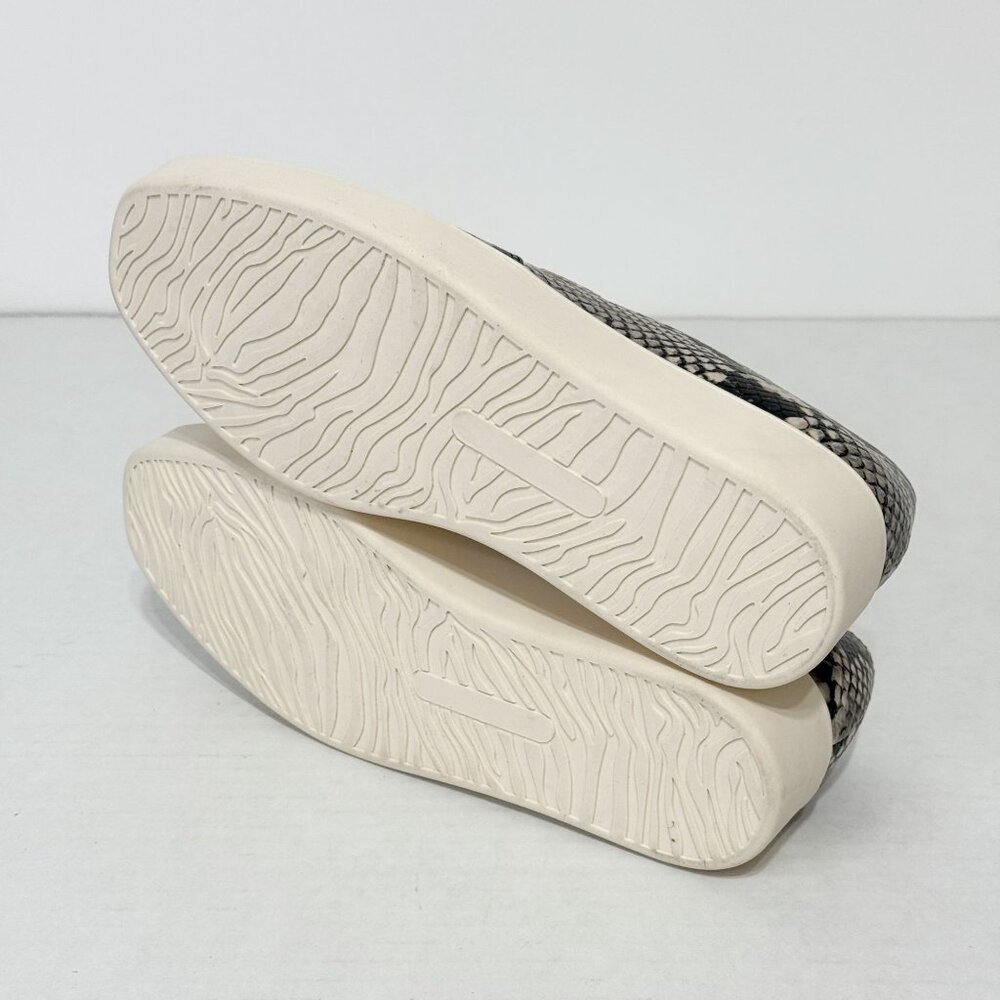 Baretraps Yannah NWOB Sz 6 Buff Slip On Sneaker - Picture 5 of 16
